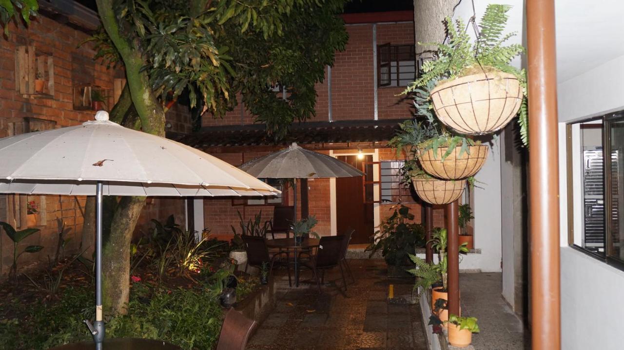El Jardin De La 10 Hotel Medellín Kültér fotó